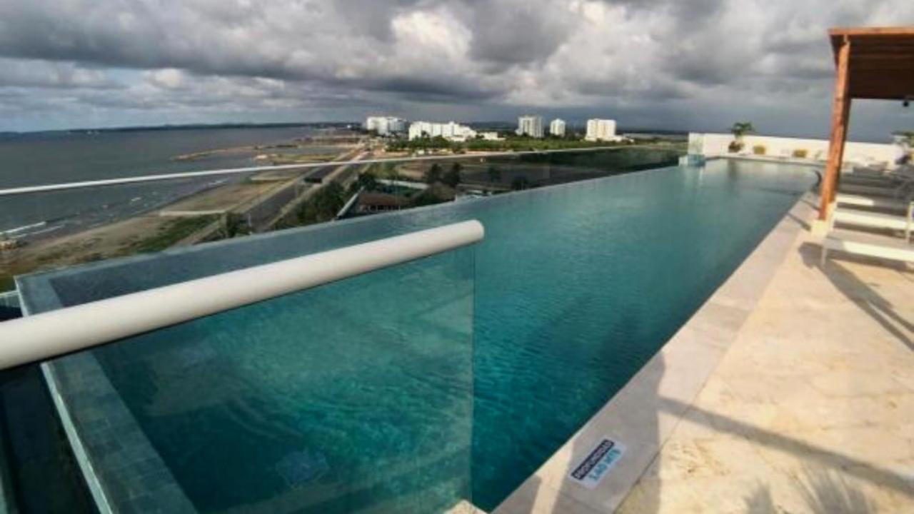 Con Piscina Familias En Cielo Mar *