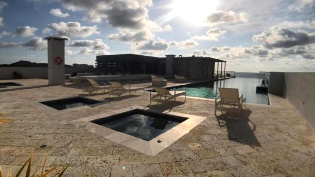 Con Piscina Familias En Cielo Mar Сasa de vacaciones *